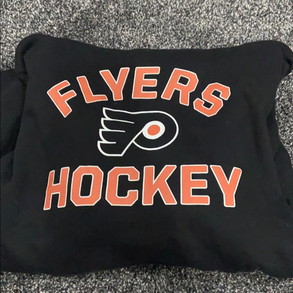 Women’s pullover hooded flyers hoodie.